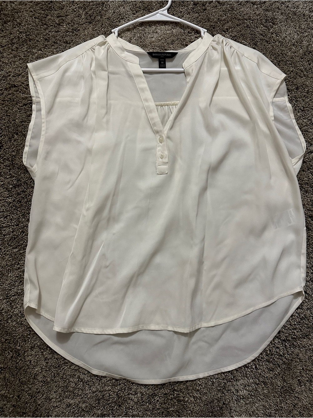 #152 Banana Republic Cream Sleeveless Henley Blouse